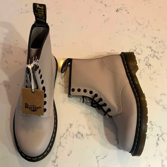 Dr.Martens Women’s SZ.9 1460 Smooth Leather Vintage Taupe Lace Up Boots New