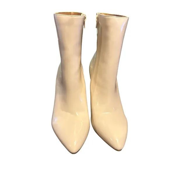 DV Dolce Vita Pascal Pointed Toe Sleek Patent Ivory Wedge Booties NEW Size 6