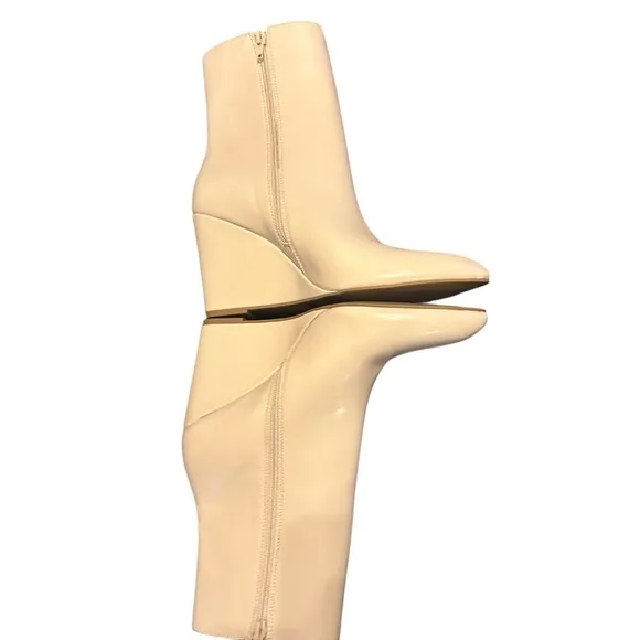 DV Dolce Vita Pascal Pointed Toe Sleek Patent Ivory Wedge Booties NEW Size 6