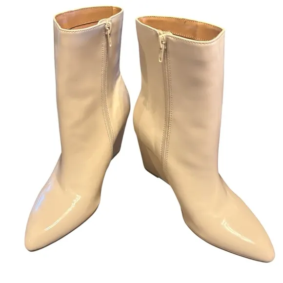DV Dolce Vita Pascal Pointed Toe Sleek Patent Ivory Wedge Booties NEW Size 6