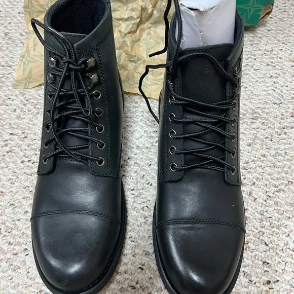 Eastland Black Leather Lace-Up Boots NIB