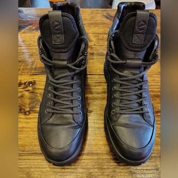 Ecco EXOSTRIKE Black Leather Chukka Lace-Up Boots
