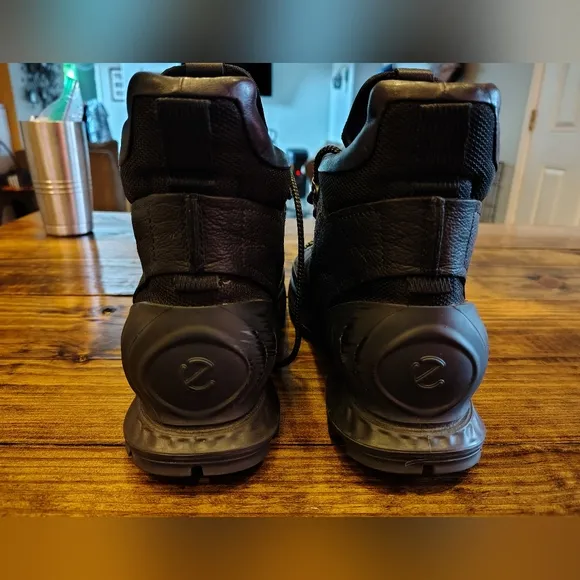Ecco EXOSTRIKE Black Leather Chukka Lace-Up Boots