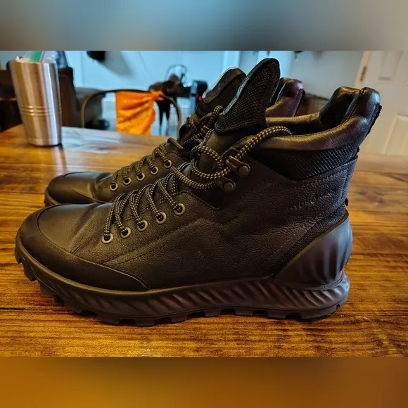 Ecco EXOSTRIKE Black Leather Chukka Lace-Up Boots