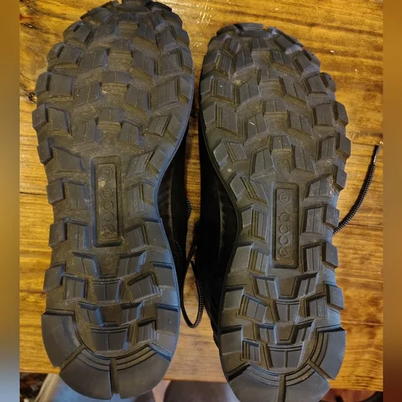Ecco EXOSTRIKE Black Leather Chukka Lace-Up Boots