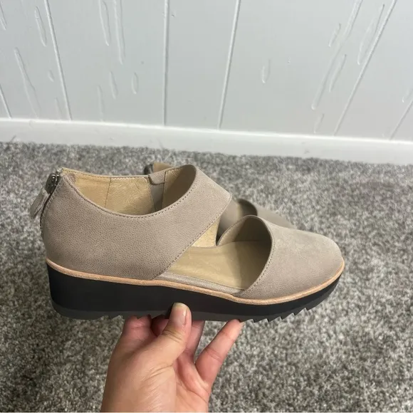 EILEEN FISHER Beige Textured Slip-Resistant 1&quot; Platform Goring Wedge Flats