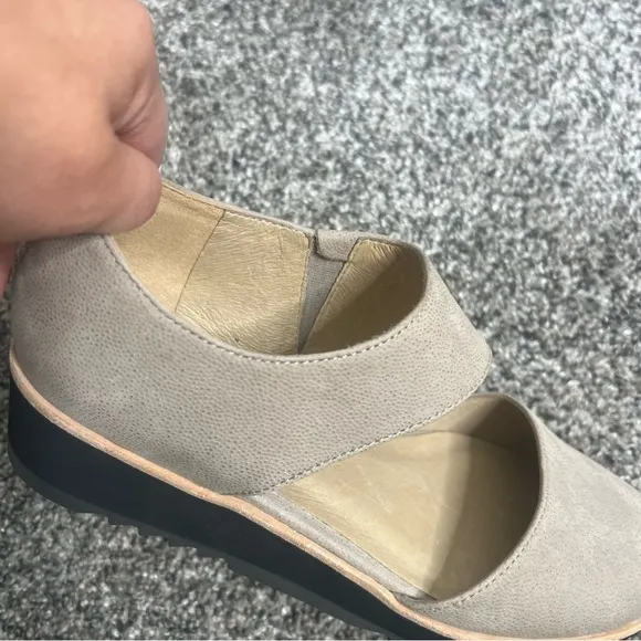 EILEEN FISHER Beige Textured Slip-Resistant 1&quot; Platform Goring Wedge Flats