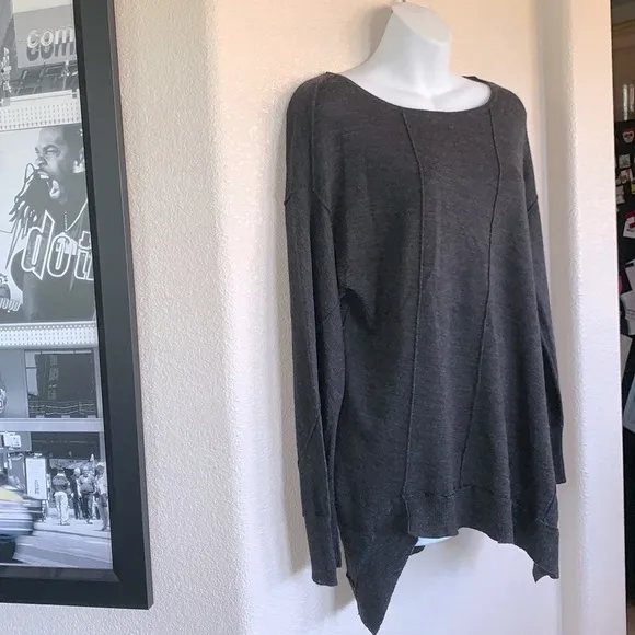 EILEEN FISHER WOMAN Grey merino wool sweater angled seams asymmetrical hem M EUC