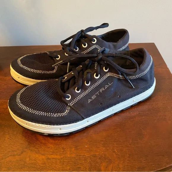 EUC Astral Brewer Black Size 10.5