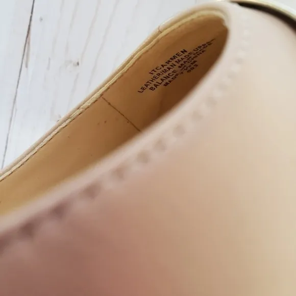 EUC BCBGeneration Patent Leather Wedges Tan 8.5