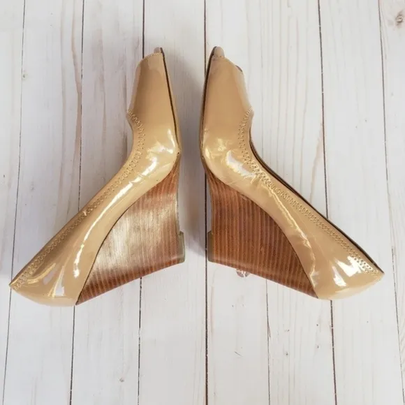 EUC BCBGeneration Patent Leather Wedges Tan 8.5