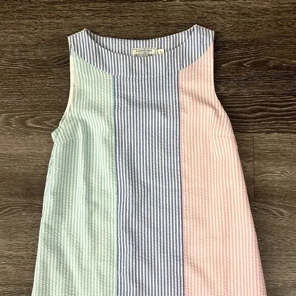 EUC Vineyard Vines x Kentucky Derby Seersucker Shift Dress Size 4 Pastel Stripe