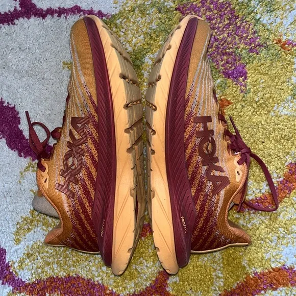 EXCELLENT CONDITION WOMEN’S SIZE 8 HOKA ONE ONE MACH 5 PROFLY RUNNING SHOES