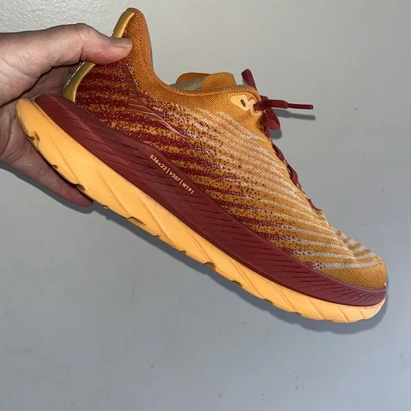 EXCELLENT CONDITION WOMEN’S SIZE 8 HOKA ONE ONE MACH 5 PROFLY RUNNING SHOES