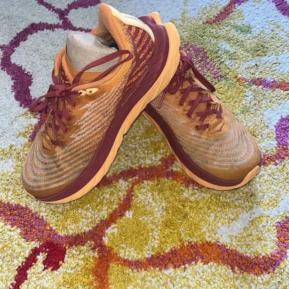 EXCELLENT CONDITION WOMEN’S SIZE 8 HOKA ONE ONE MACH 5 PROFLY RUNNING SHOES