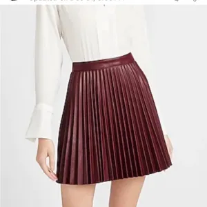 Expresses NWT burgundy faux leather mini pleated skirt
