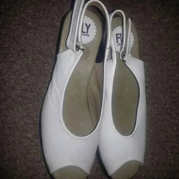 FLY LONDON-Mousse Cream Hert Platform Wedges-Leather-Sz 41-10.5M-NEW