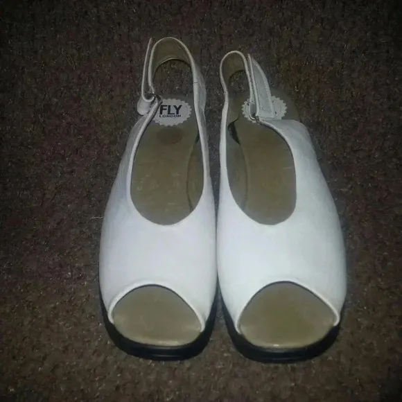 FLY LONDON-Mousse Cream Hert Platform Wedges-Leather-Sz 41-10.5M-NEW