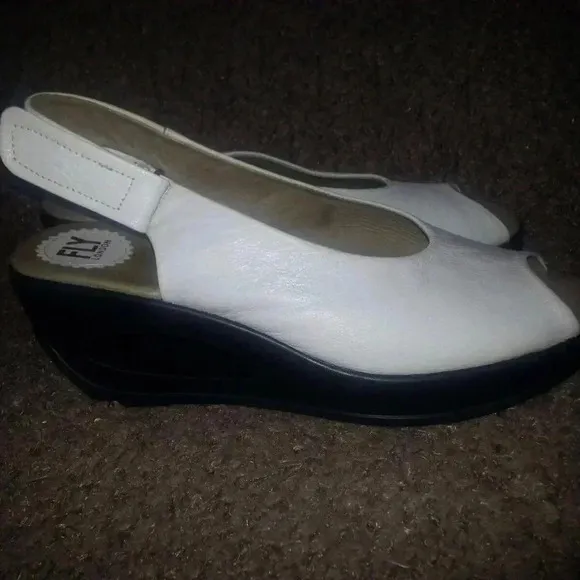 FLY LONDON-Mousse Cream Hert Platform Wedges-Leather-Sz 41-10.5M-NEW