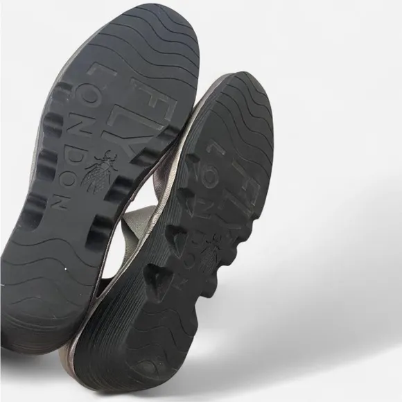 Fly London Paco Wedges in Pewter Idra Leather EU 39 US 8 - 8.5