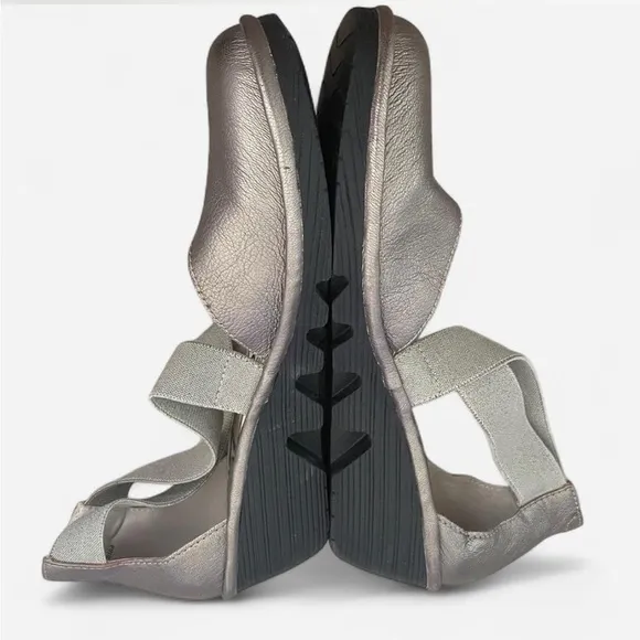 Fly London Paco Wedges in Pewter Idra Leather EU 39 US 8 - 8.5