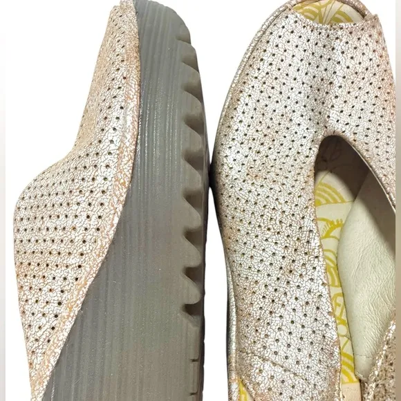 FLY LONDON YALA PERFORATED LEATHER SHOES WEDGES SANDALS SZ 38 / 7.5 - 8