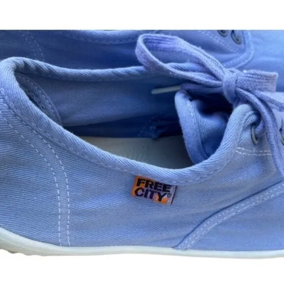 Free City 90's Light Blue Canvas Lace Up Sneakers Size 10 US