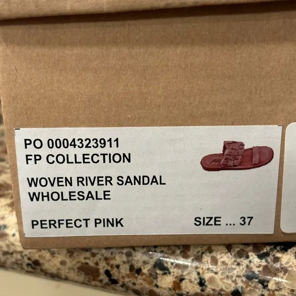 FREE PEOPLE Sandals River Pink Woven Leather Flats Sz 37