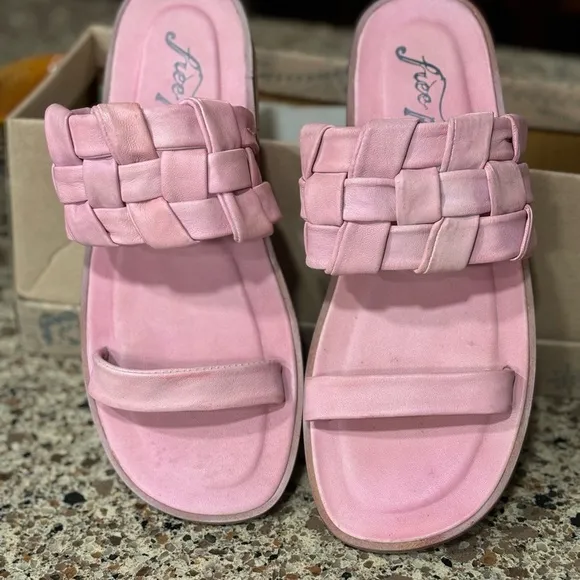 FREE PEOPLE Sandals River Pink Woven Leather Flats Sz 37