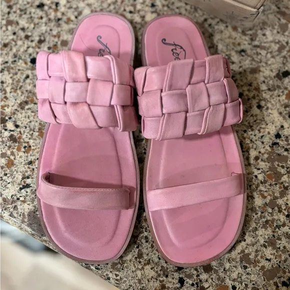 FREE PEOPLE Sandals River Pink Woven Leather Flats Sz 37