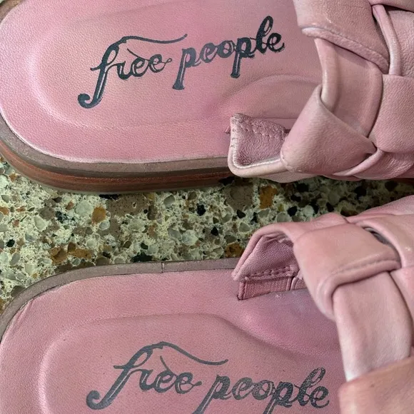 FREE PEOPLE Sandals River Pink Woven Leather Flats Sz 37
