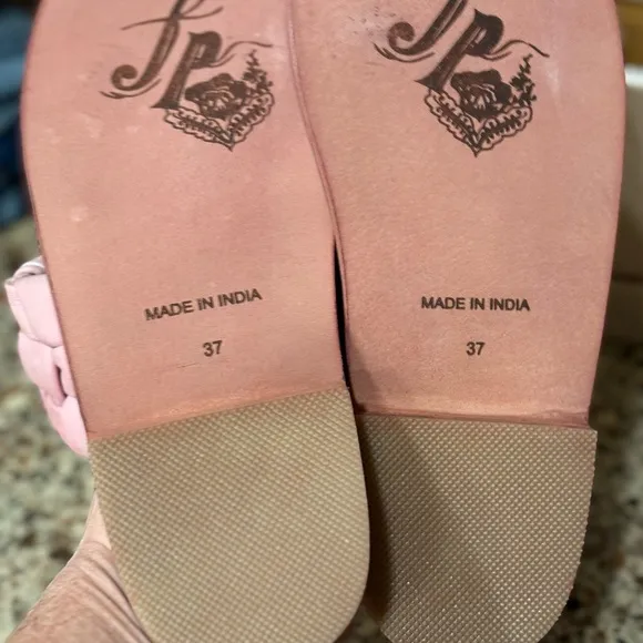 FREE PEOPLE Sandals River Pink Woven Leather Flats Sz 37