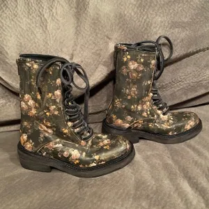 Free people Santa Fe lace boots