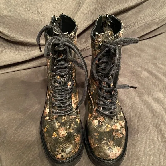 Free people Santa Fe lace boots