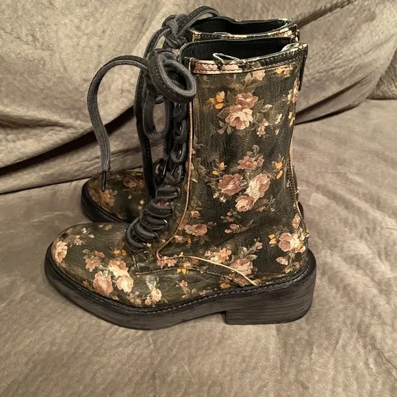 Free people Santa Fe lace boots