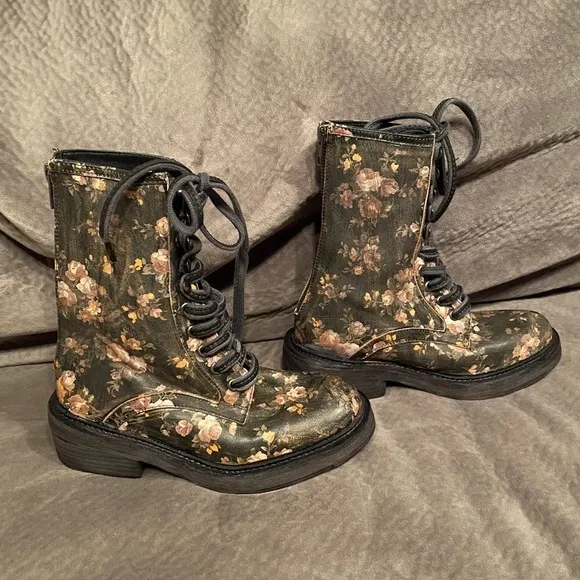 Free people Santa Fe lace boots