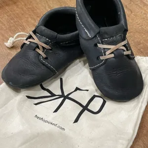 Freshly Picked Size 5 Black Leather Moccasins Minimalist Design