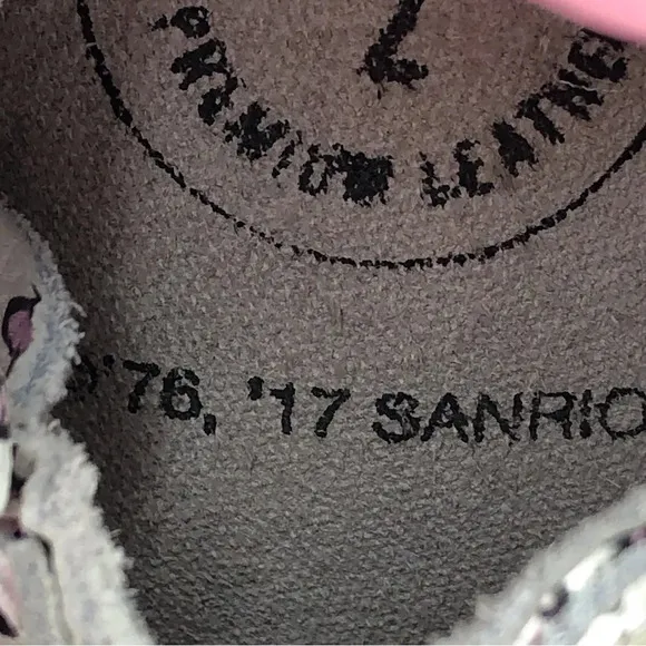 Freshly Picked x Sanrio Hello Kitty baby moccasins Peek a Bow size 2 infant