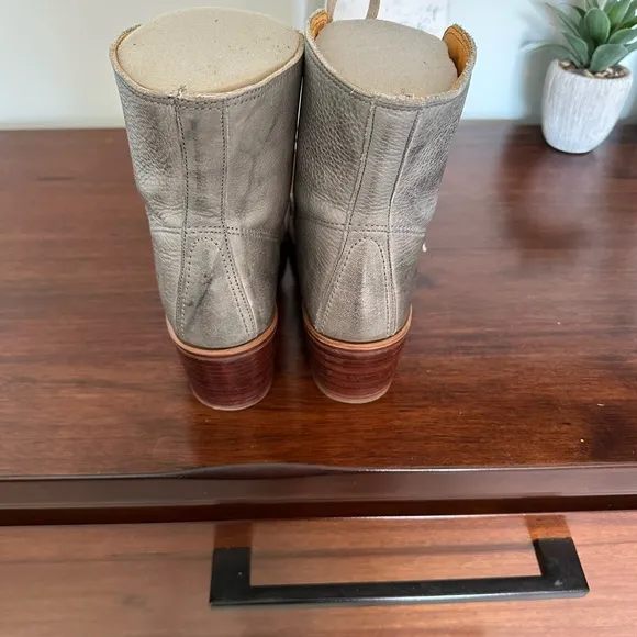 Frye Sabrina Combat Boots size 9