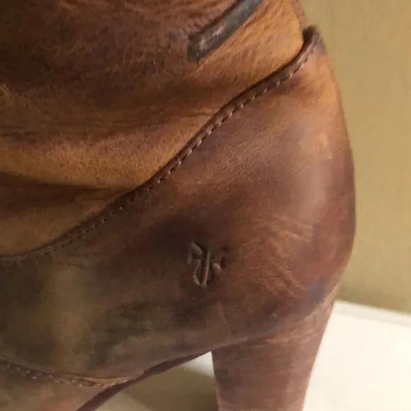Frye villager lace up brown tall distressed boots size  7.5