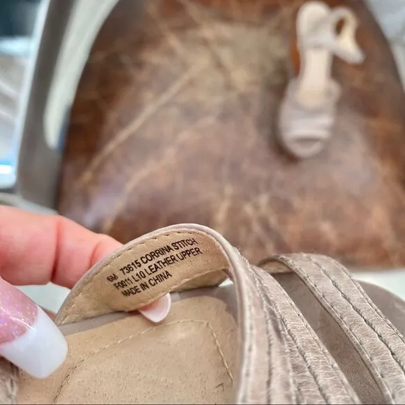 Frye taupe leather Corrina wedges sandals 6