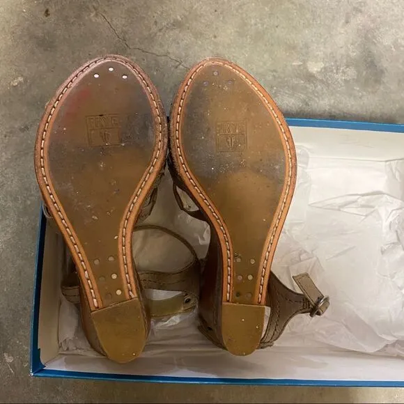 Frye taupe leather Corrina wedges sandals 6