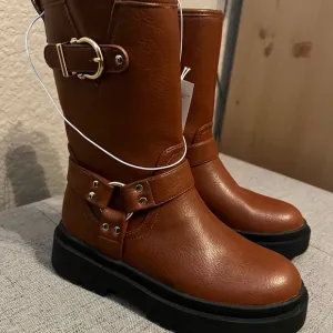 GAP Brown Combat Boots Kids Size 13 NWT