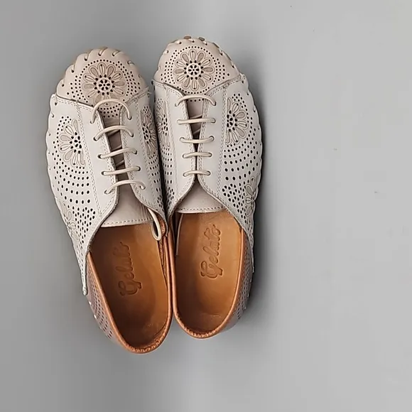Gelato Theory: Two-tone lace sneaker shoes Women 35 US 5