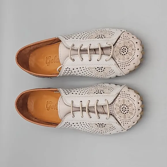 Gelato Theory: Two-tone lace sneaker shoes Women 35 US 5