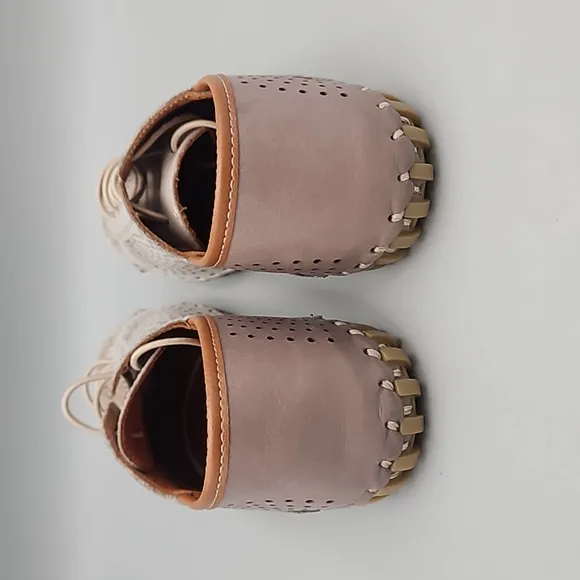 Gelato Theory: Two-tone lace sneaker shoes Women 35 US 5