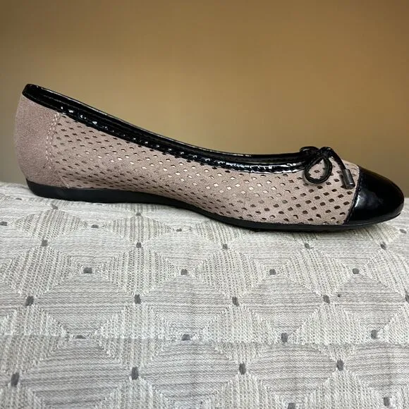 Geox Lola Taupe Nude Perforated Leather Black Cap Toe Ballet Flat EU 36.5 US 6.5