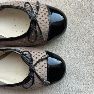 Geox Lola Taupe Nude Perforated Leather Black Cap Toe Ballet Flat EU 36.5 US 6.5