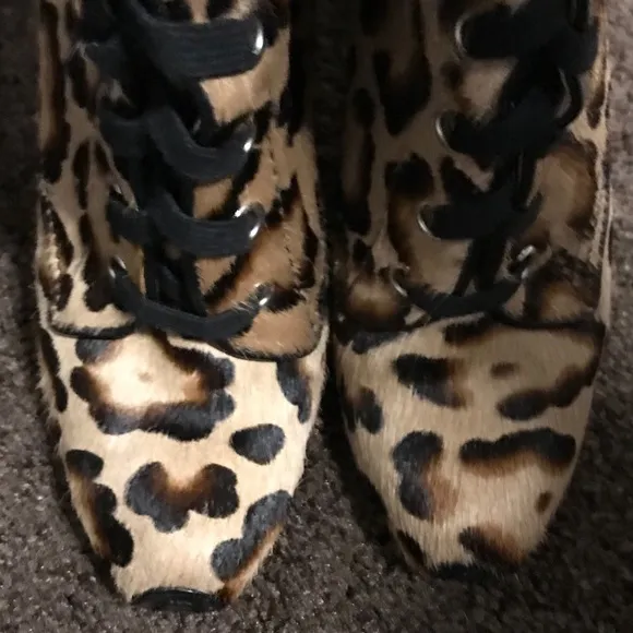 Giambattista Valli Cheetah Print Mid boots⚜