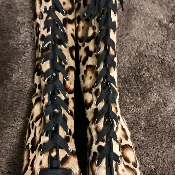 Giambattista Valli Cheetah Print Mid boots⚜